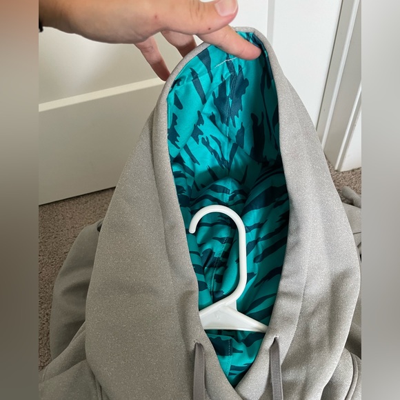 Medium Grey and Teal Patterned Under Armor Fleece Hoodie - Picture 4 of 7